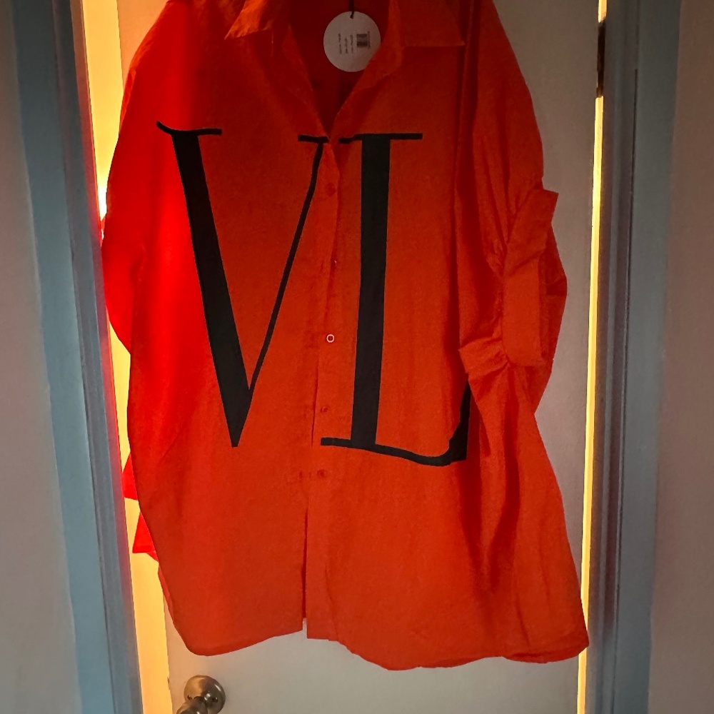 Brand new VL oversized shirt